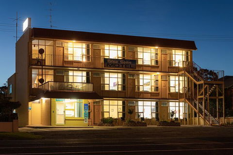 Blue Seas Motel - Sunshine Coast Guide 3