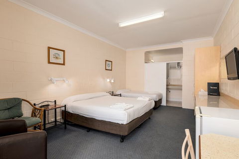 Blue Seas Motel - Sunshine Coast Guide 6