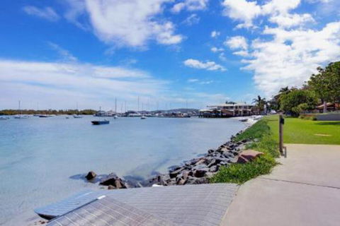 Sunset Court Unit 1 / 3 Resthaven Avenue - Sunshine Coast Guide 0