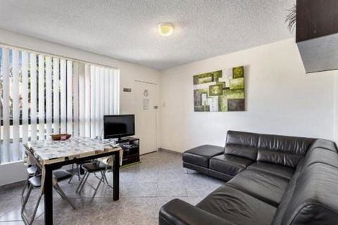 Sunset Court Unit 1 / 3 Resthaven Avenue - Sunshine Coast Guide 7
