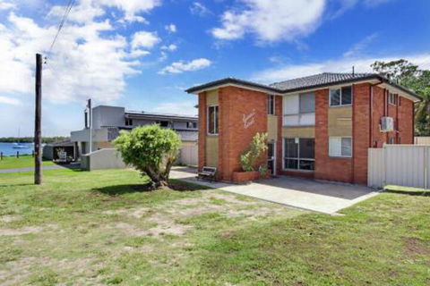 Sunset Court Unit 1 / 3 Resthaven Avenue - Sunshine Coast Guide 2