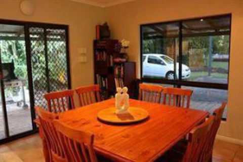 Shortstays Bush Escapes - Sunshine Coast Guide 1