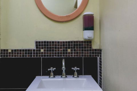 Royal Derby Hotel - Sunshine Coast Guide 6