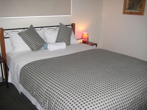 Riverdell Park Accommodation Bed & Breakfast - Sunshine Coast Guide 0