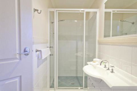 Aqualuna Beach Resort Unit 25 - Sunshine Coast Guide 6