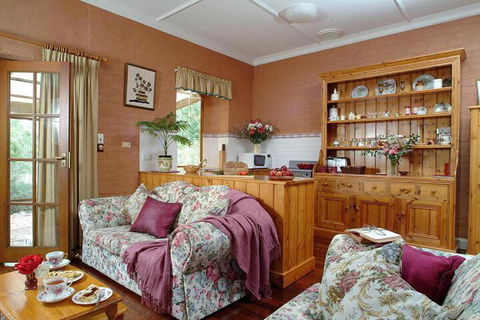 Amandas Cottage 1899 - Sunshine Coast Guide 3