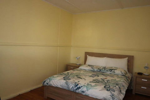 The South Sussex Cottage - Sunshine Coast Guide 3