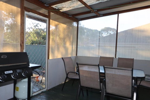 The South Sussex Cottage - Sunshine Coast Guide 4