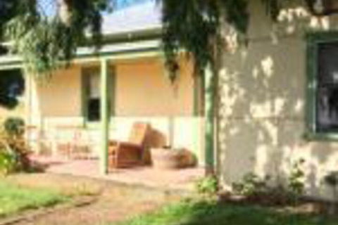 Tarndwarncoort Farmers Cottage - Sunshine Coast Guide 0