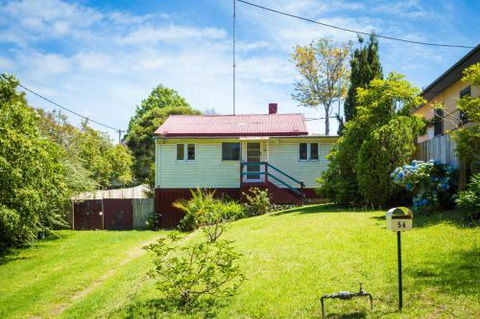 Pet Friendly Beach Cottage At Ballingalla - Sunshine Coast Guide 1