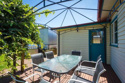Pet Friendly Beach Cottage At Ballingalla - Sunshine Coast Guide 2