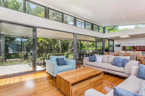 A SWEET ESCAPE Beachfront Tranquility - Sunshine Coast Guide 6