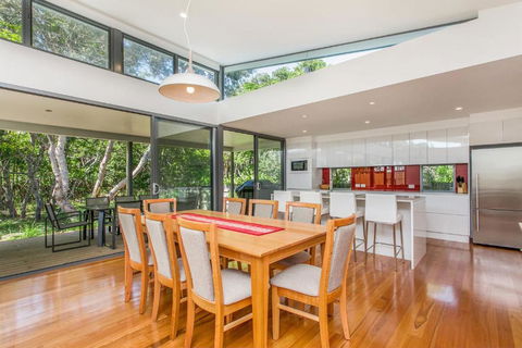 A SWEET ESCAPE Beachfront Tranquility - Sunshine Coast Guide 4