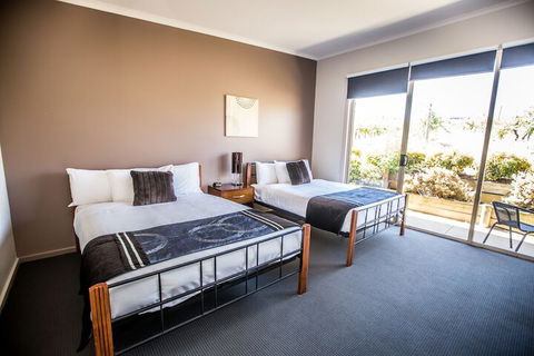 De'Vine Escape - Sunshine Coast Guide 2
