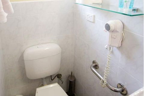 Sanctuary House Resort Motel - Sunshine Coast Guide 5