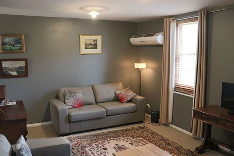 Robinson Cottage - Sunshine Coast Guide 5