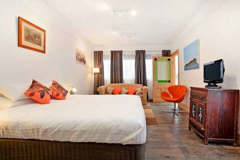 Robinson Cottage - Sunshine Coast Guide 1