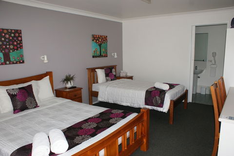 Riverside Motel - Sunshine Coast Guide 6