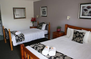 Riverside Motel - Sunshine Coast Guide 4