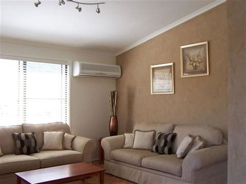 Elm Cottage - Sunshine Coast Guide 3
