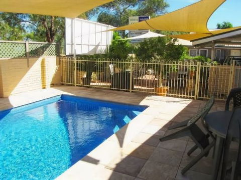 White Gum Motel - Sunshine Coast Guide 0
