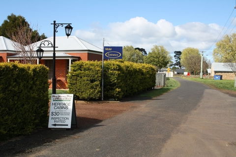 Ross Motel - Sunshine Coast Guide 0