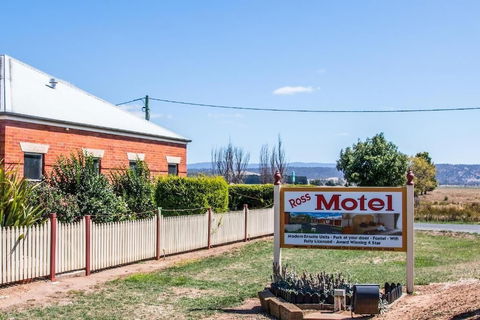 Ross Motel - Sunshine Coast Guide 6