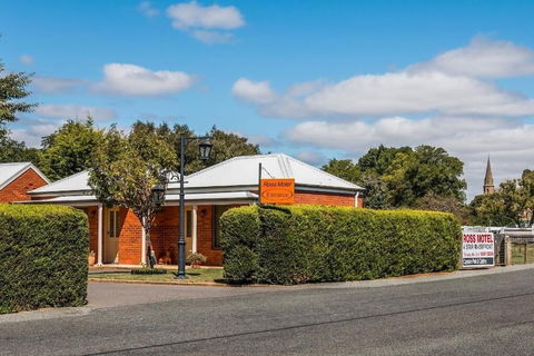 Ross Motel - Sunshine Coast Guide 2