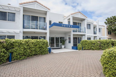 The Marina Hotel - Sunshine Coast Guide 5