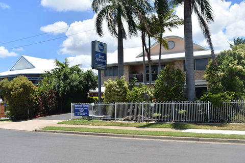 Best Western Ambassador Motor Lodge - Sunshine Coast Guide 2