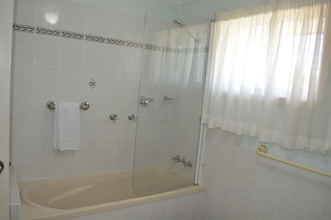 Best Western Ambassador Motor Lodge - Sunshine Coast Guide 5