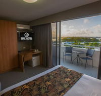 Gladstone Reef Hotel Motel - Sunshine Coast Guide