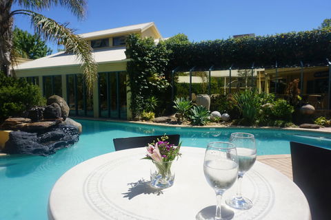 Madison Spa Motel - Adults Only - Sunshine Coast Guide 5