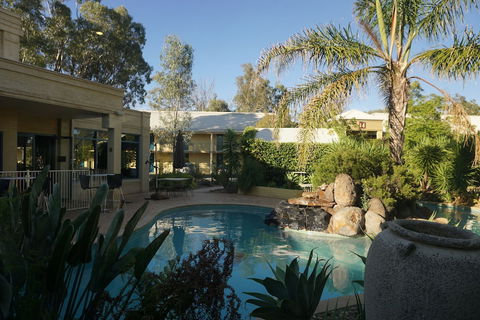 Madison Spa Motel - Adults Only - Sunshine Coast Guide 4