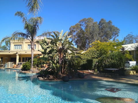 Madison Spa Motel - Adults Only - Sunshine Coast Guide 3