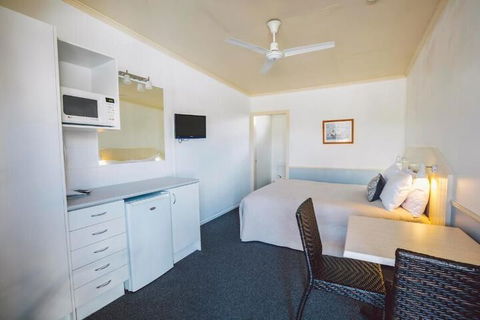 Boulevard Motel - Sunshine Coast Guide 6