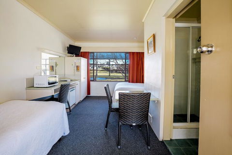 Boulevard Motel - Sunshine Coast Guide 5