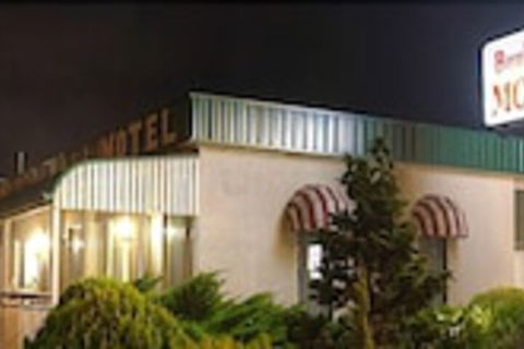 Boulevard Motel - Sunshine Coast Guide 0