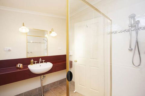 Beechworth Cedar Cottages - Sunshine Coast Guide 7