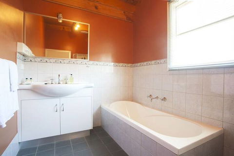 Beechworth Cedar Cottages - Sunshine Coast Guide 5