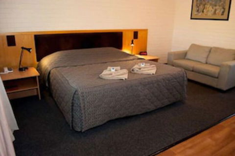 Angaston Vineyards Motel - Sunshine Coast Guide 0