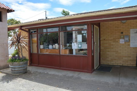 Angaston Vineyards Motel - Sunshine Coast Guide 1