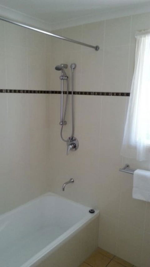 Armidale Pines Motel - Sunshine Coast Guide 5