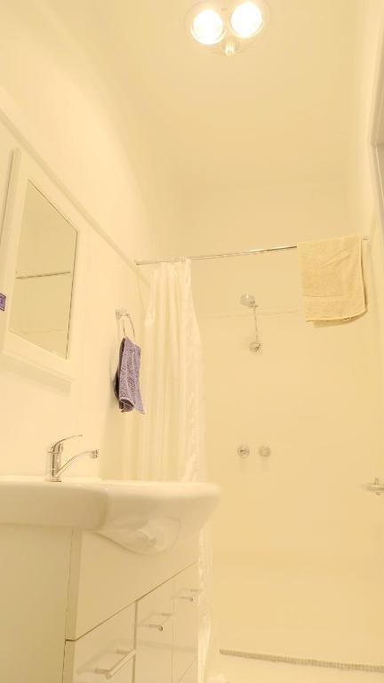 Junction Motel - Sunshine Coast Guide 2