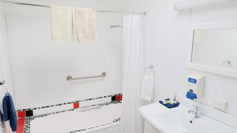 Junction Motel - Sunshine Coast Guide 6