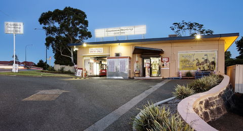 Captain Stirling Hotel - Sunshine Coast Guide 0