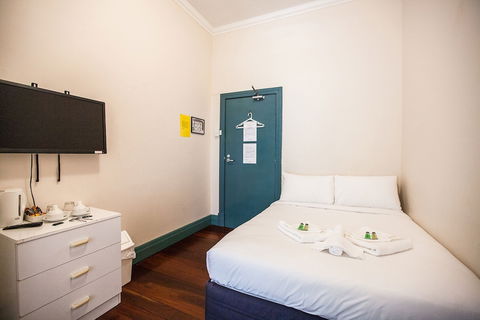 Captain Stirling Hotel - Sunshine Coast Guide 4