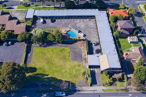 Burwood East Motel - Sunshine Coast Guide 2