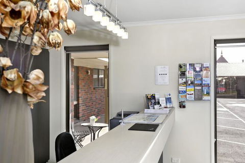 Elm Tree Motel - Sunshine Coast Guide 3