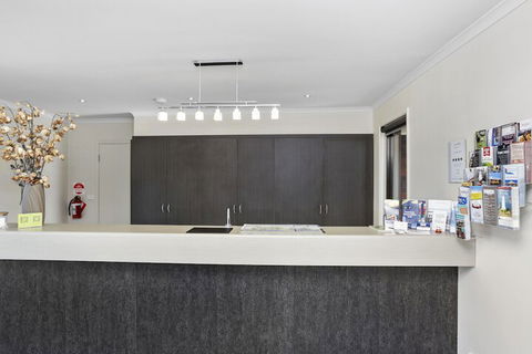 Elm Tree Motel - Sunshine Coast Guide 2